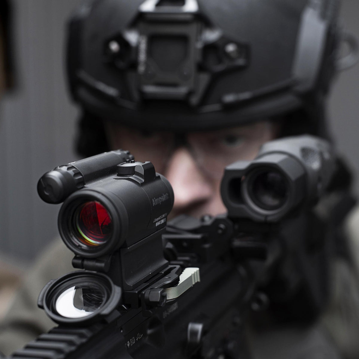 Aimpoint® Vergrösserungsaufsatz Booster 3XMag-1 mit Flip Mount 39 mm und TwistMount Basis mit variabler Dioptrieneinstellung (-3 bis +3) schwarz