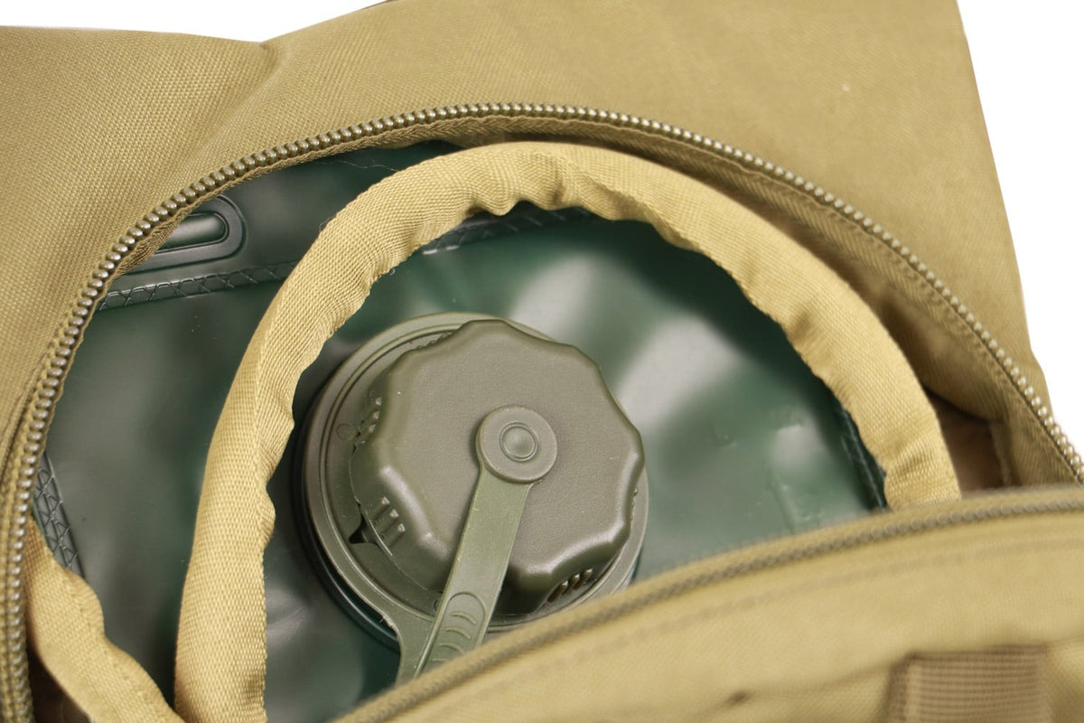 Trinkrucksack mit Zusatztasche 2.5 Liter olive